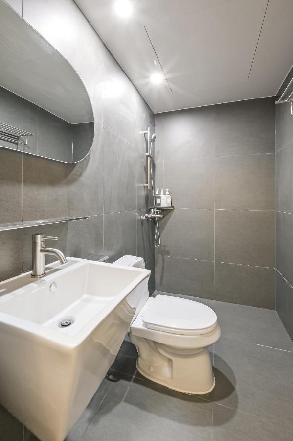 Ssh Myeongdong Dongdo Hostel Seoul Bagian luar foto